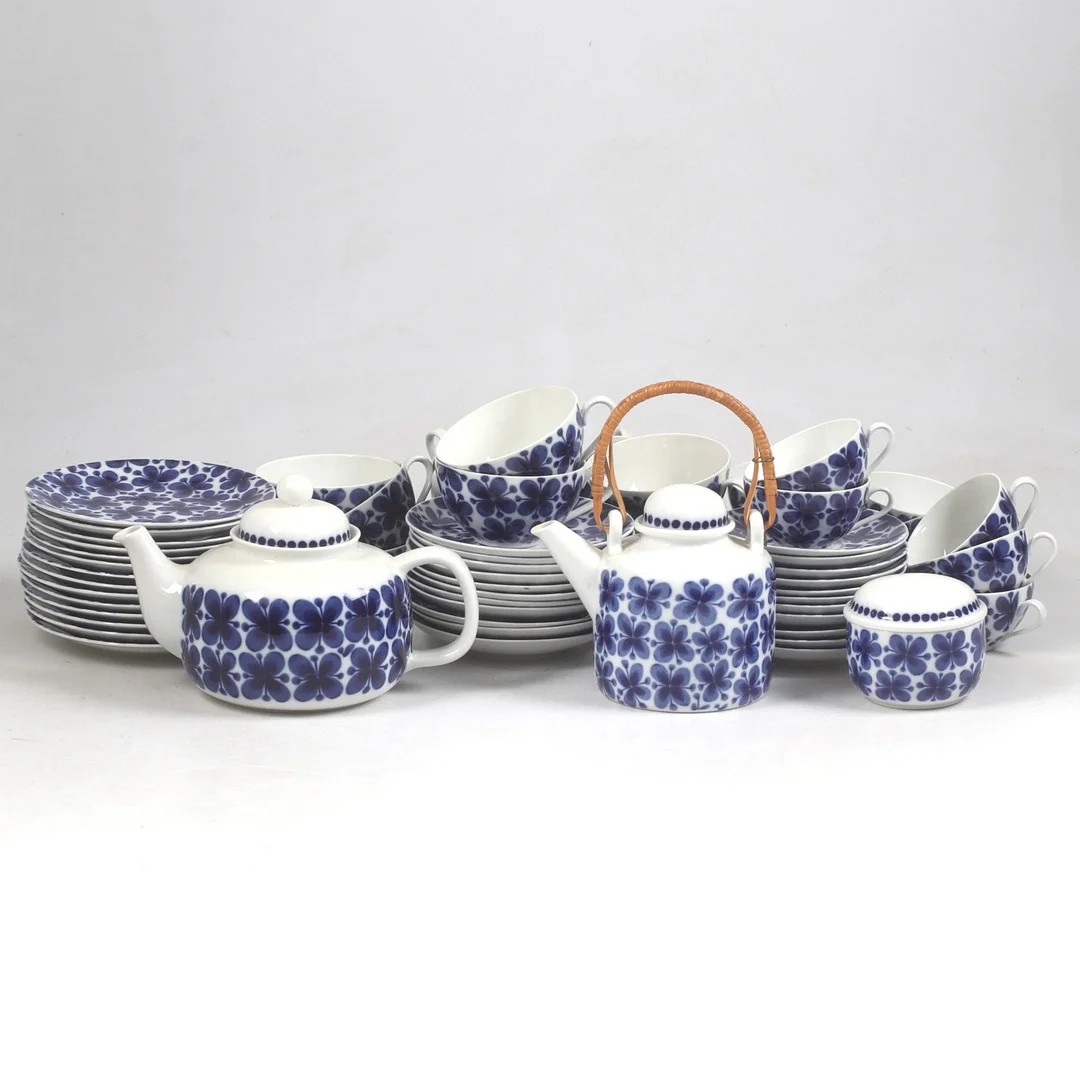 MARIANNE WESTMAN. Servisdelar, 61 st, porslin, "Mon Ami", Rörstrand. — Tableware — Stadsauktion Sundsvall