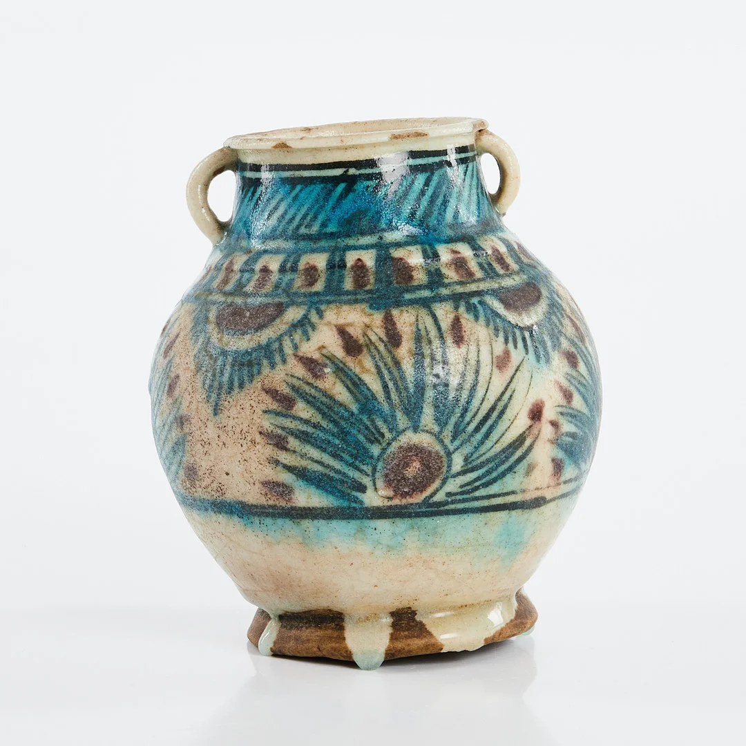 URNA, keramik, Persien sannolikt 16/1700-tal, glaserad med dekor i blått, svart och rött. — Oriental — Crafoord Auktioner Stockholm