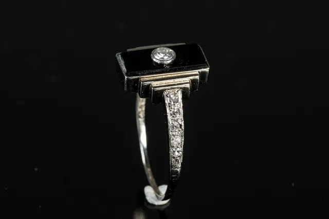 Ring i 14 kt. hvidguld med diamanter ca. 0.30 ct.