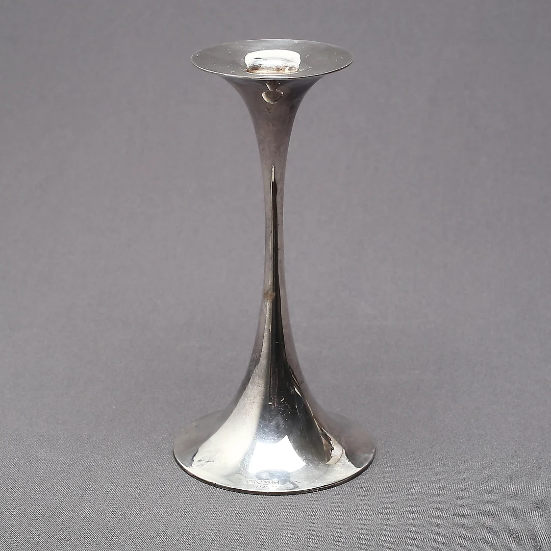 TAPIO WIRKKALA. ljusstake, silver, "Trumpetti", Kultakeskus, 1979. — Candlesticks — Auktionshuset Kolonn