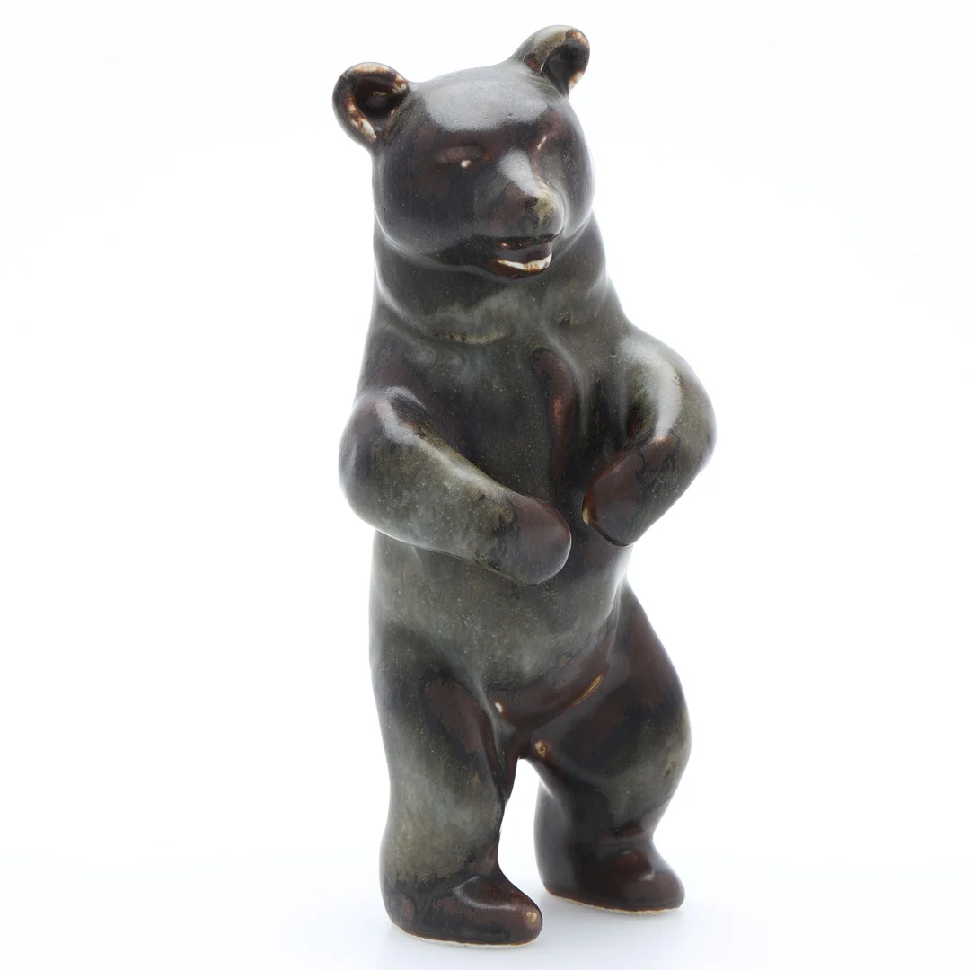 KARL GRÖSSL. Figurin, glaserad stengods, björn, monogramsignerad, Rörstrand. — European — Auktionsmagasinet Vänersborg