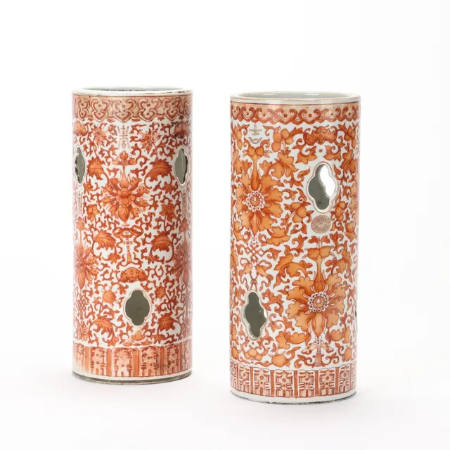 A pair of Chinese porcelain hat stands, 19th/20th century (2)