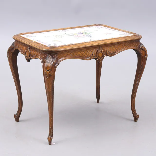 BORD med kakelplattor, rokoko-stil, 1900-tal.