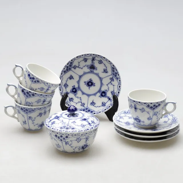 SERVISDELAR, 5 st, "Musselmalet", halvblond, Royal Copenhagen, Danmark.