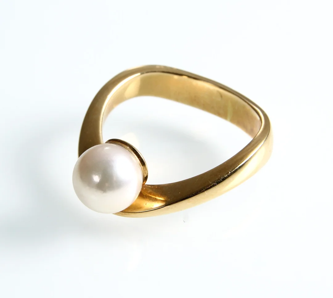 Frantz Hingelberg. Ring of 18 kt. gold with pearl. — Jewellery/Rings — Lauritz