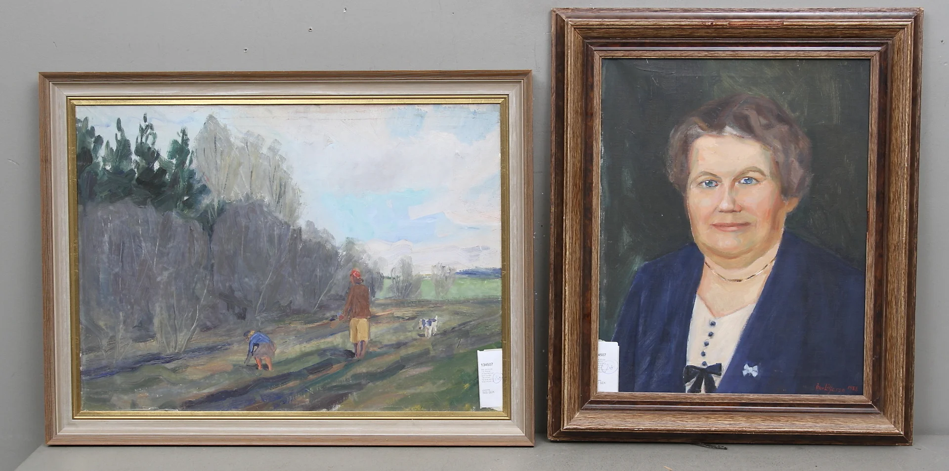 ÅKE LILJESON. 2 st. Kvinnor plockar blommor samt Porträtt. Olja på duk. Signerad samt a tergo intygad. — Paintings — Gomér & Andersson Linköping