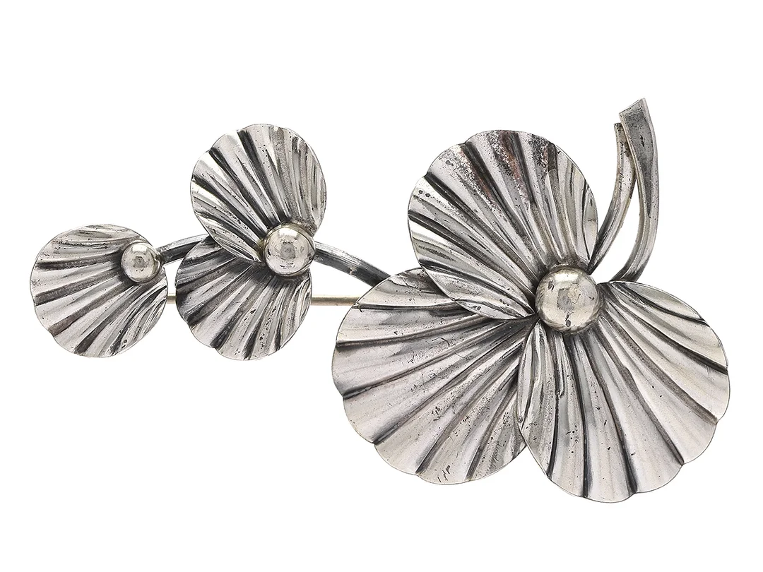 BROSCH, sterlingsillver, Herman Siebol, Danmark, höjd 5,4 cm, vikt 7 g. — Smycken/Brosch — Kaplans