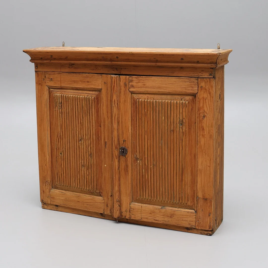 SKÅP, allmoge, 1700//1800-tal. — Furniture — Auktionsmagasinet Vänersborg