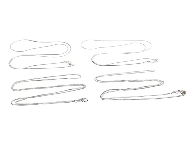 4 HALSKEDJOR, sterlingsilver, 2 ormlänk 50 cm, 2 pansarlänk 60 cm, vikt 13,9 g.