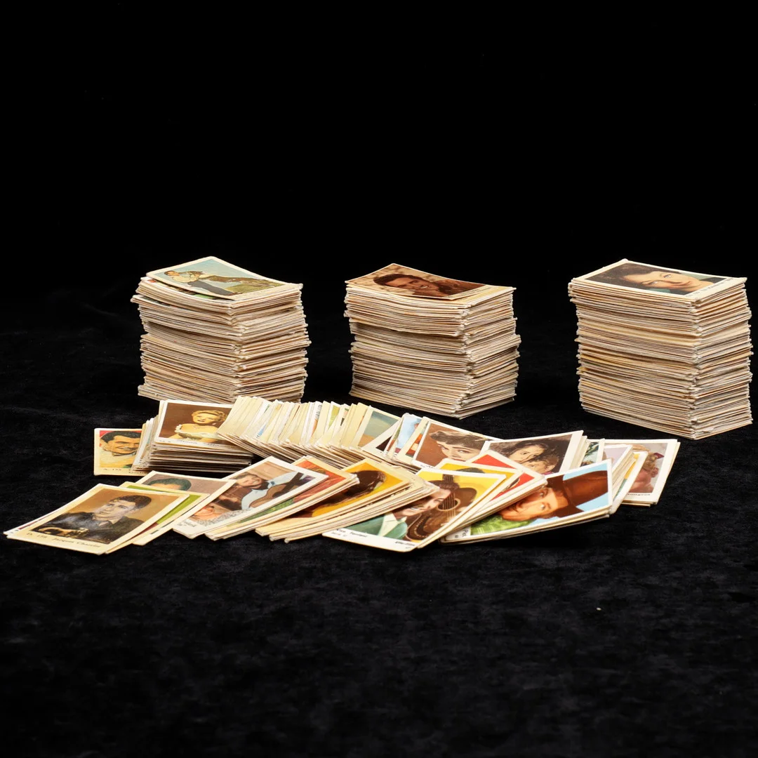 FILMISAR, ca 700 st samlarbilder, 1950/60-tal. — Collectible trading cards — Växjö Auktionskammare