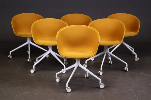 Hee Welling for HAY. Polstret skalstol med hjul. Model: About a chair. AAC25 - Gule (6)