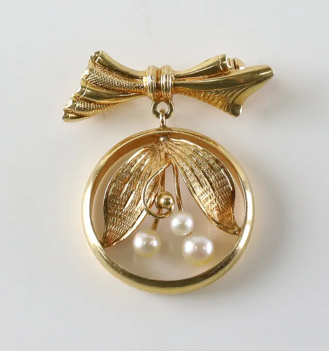BROSCH, guld 18K, pärlor.