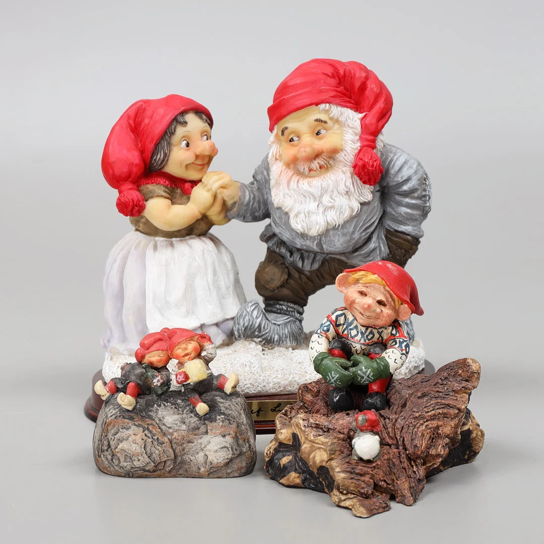TOMTAR, 3 st, Rolf Lidberg, Candy Design, 1900-talets andra hälft. — Miscellaneous — Växjö Auktionskammare
