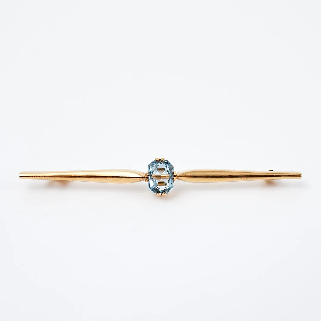 BROSCHNÅL, 18 k guld, 1 fasettslipad syntetisk blå spinell, Petterssons Eftr Juvelerar Ab Joh, Stockholm, 1928. — Brooches & Pendants — Stockholms Auktionsverk Sickla
