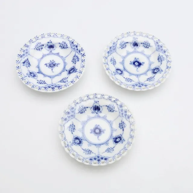 SMÖRFAT, TRE STYCKEN, MUSSELMALET, ROYAL COPENHAGEN.