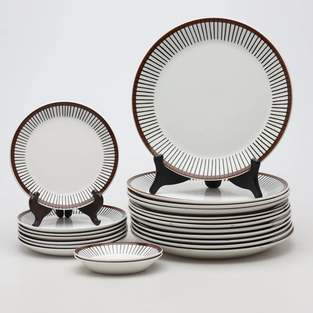 STIG LINDBERG. TALLRIKAR, 21 stycken, porslin, "Spisa Ribb", Gustavsberg. — Tableware — Borås Auktionshall