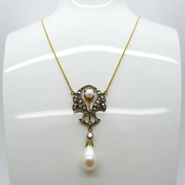 PEARL & DIAMOND NECKLACE.