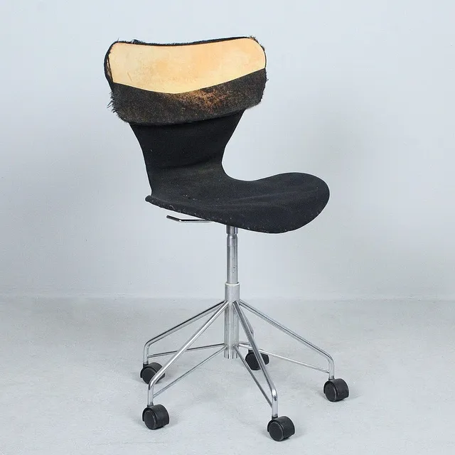 ARNE JACOBSEN. Fritz Hansen. Bürostuhl aus der 'Serie 7', Modell '3117', Dänemark.