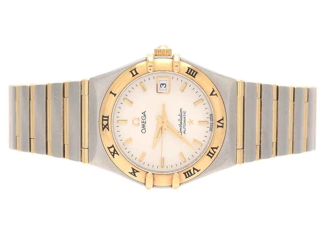 OMEGA, Constellation, ´95, Cal 2520 (A), Serie nr. 57568766, PIC nr. 1292.30.00, Ref nr. DB 766.1201, Boett nr. 766.1201 (LL), damur, 27,5 mm, stål/guld, automatisk, safirglas, datum, defekt (servicebehov), integrerad originallänk (helstav), viklås, Ref nr. 6551/863, ca 2000. — Klockor/Omega — Kaplans