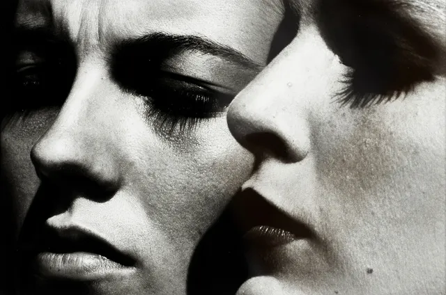 HELMUT NEWTON. efter, "Italian Vogue, Bordighera, taly 1982", ur boken "Baby Sumo", 2009.