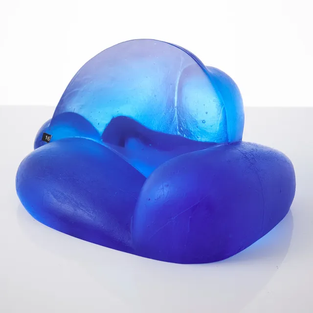 ANN WOLFF. Skulptur i blått, signerad, glas.