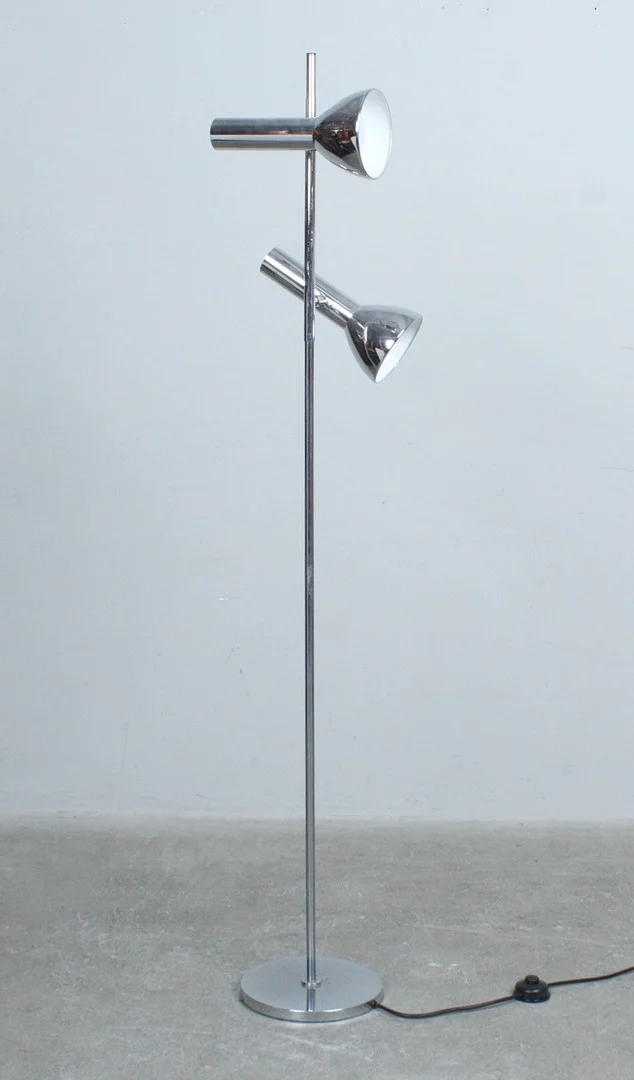 Verstellbare Chrom-Stehleuchte von Hustadt Leuchten, Deutschland, 1960er Jahre. — Floor lights — Stockholms Auktionsverk Düsseldorf/Neuss