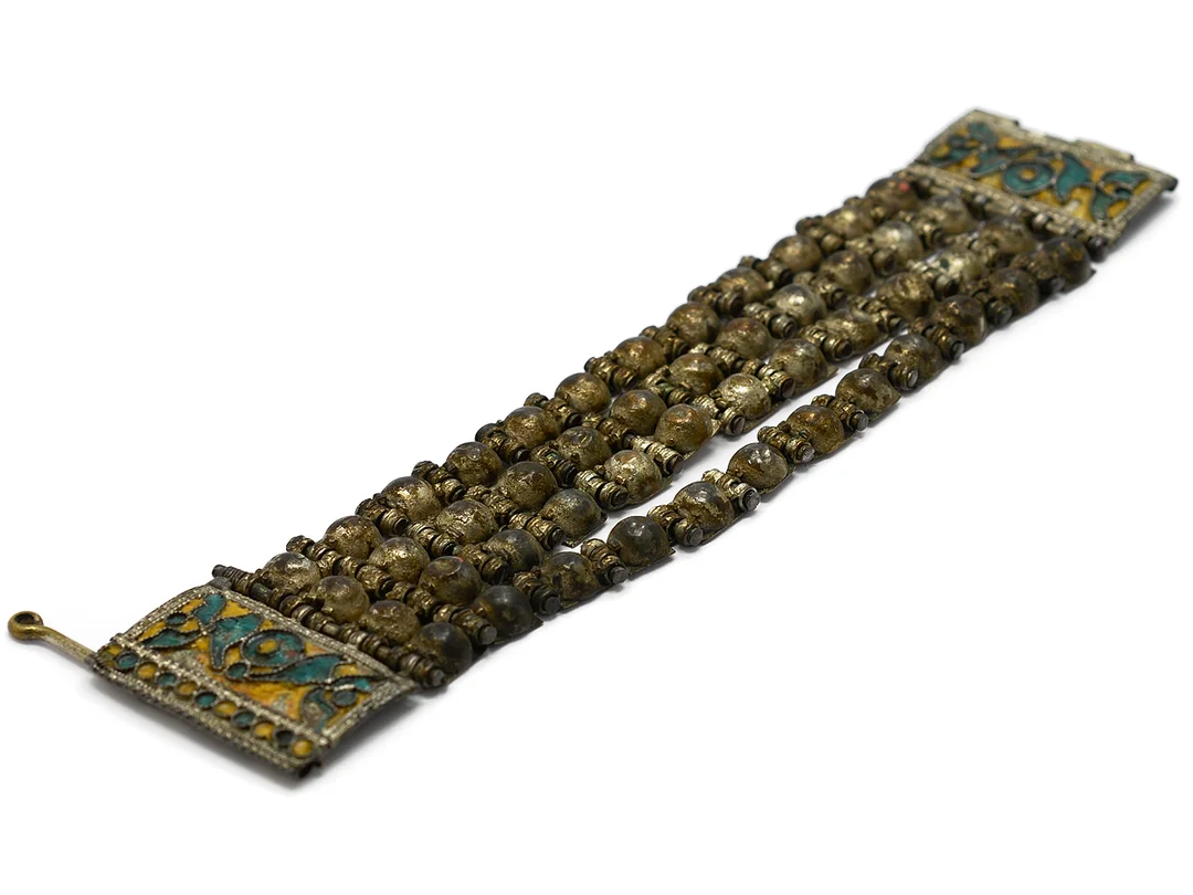 ARMBAND, troligen silver, emaljarbeten i låset, antikt. — Smycken/Armband — Kaplans