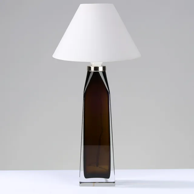 CARL FAGERLUND (1915-2011). Bordlampe af grønbrunt og klart glas og metal, Orrefors, model RD 1884, Sverige, 1900-tallets anden halvdel.