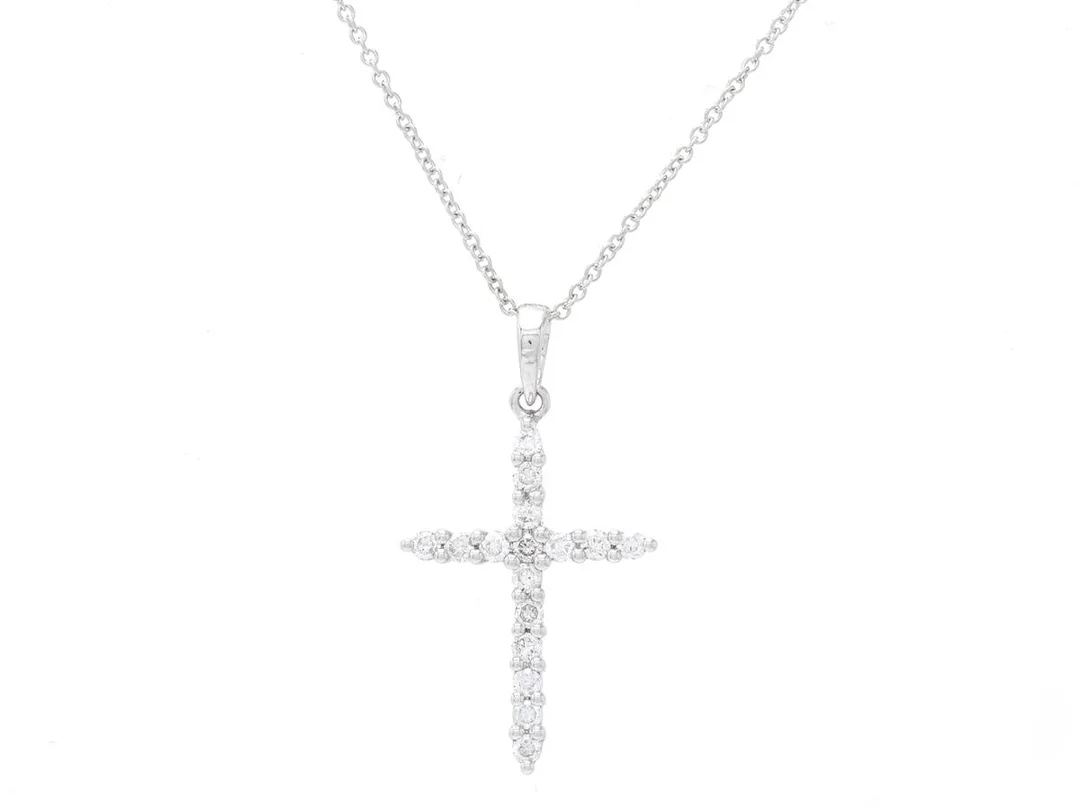 HÄNGE MED KEDJA, kors, 18K vitguld, 16 briljantslipade diamanter ca 0,25 ctv, ca TW-TCr/SI, höjd på hänget 25 mm, längd 38/46 cm, vikt 2,5 g. — Smycken/Hänge med kedja — Kaplans
