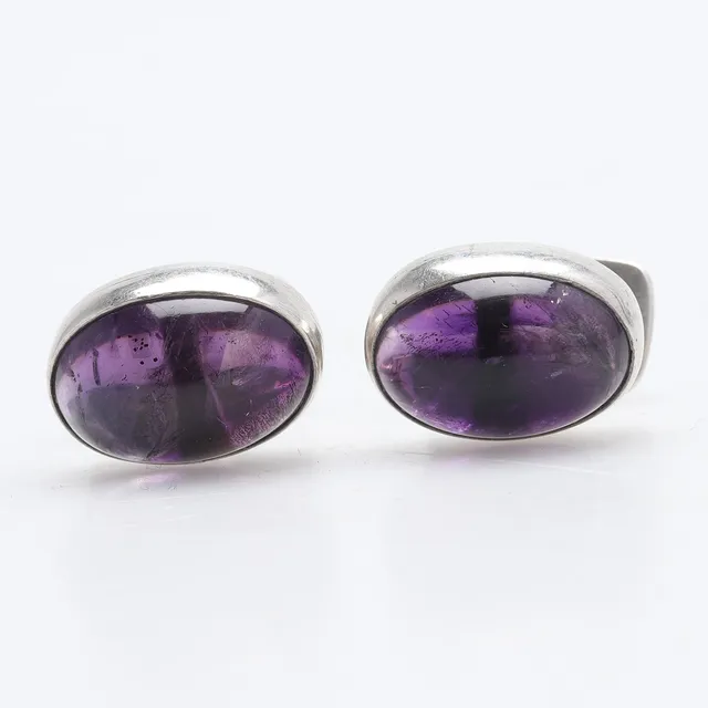 REY URBAN. Manschettknappar, ett par, silver, med cabochonslipade ametister, Stockholm, 1961.