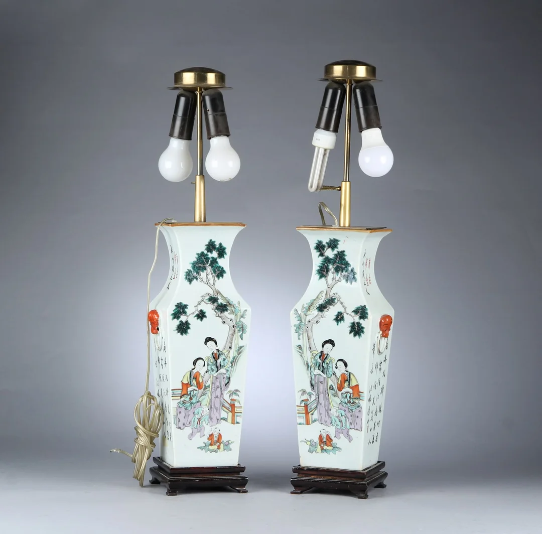 A pair of Chinese porcelain table lamps, first half of the 20th century (2) — Hobby and collectibles/Asian art — Lauritz