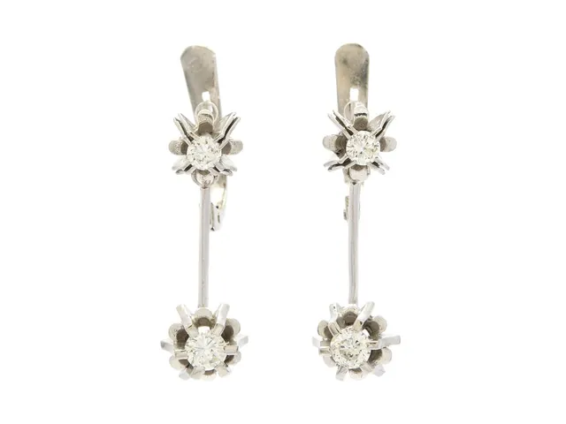 ÖRHÄNGEN, 18K vitguld, briljantslipade diamanter ca 0,56 ctv, ca W/SI, mått 2,5 cm, vikt 6,2 g.