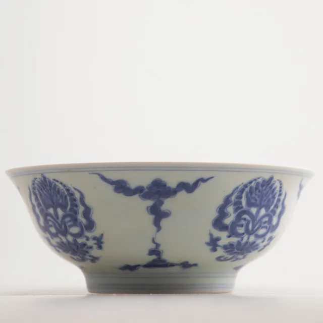 Blauweiße Schale im Ming-Stil, Chenghua-Marke.