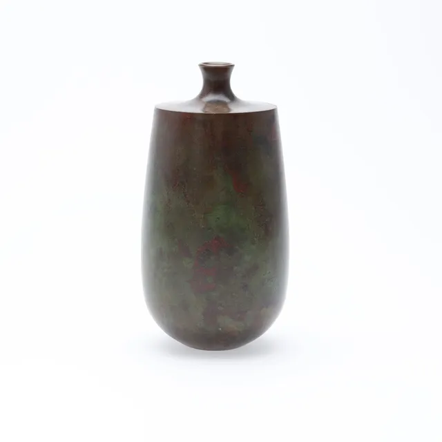 HASEGAWA YOSHIHISA. PATINERET BRONZE VASE, Stemplet, Japan.
