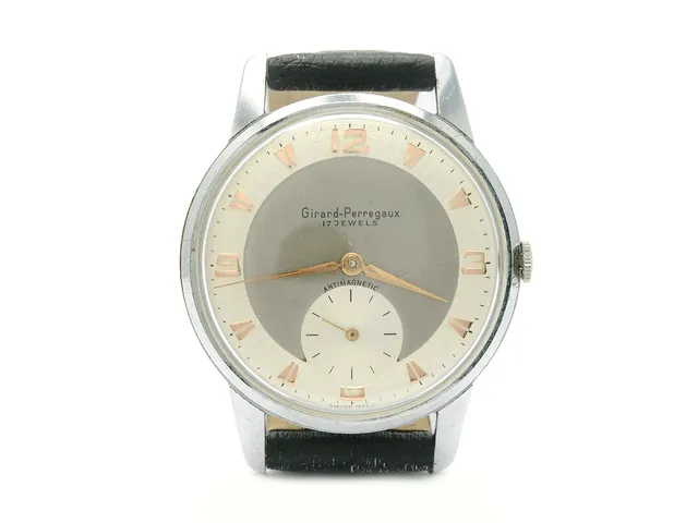 GIRARD-PERREGAUX, herrur, 36 mm, Boett nr. 2821, vitmetall, manuell, plexiglas, liten sekundvisare, skadad urtavla, defekt, läderband, ca 1955.