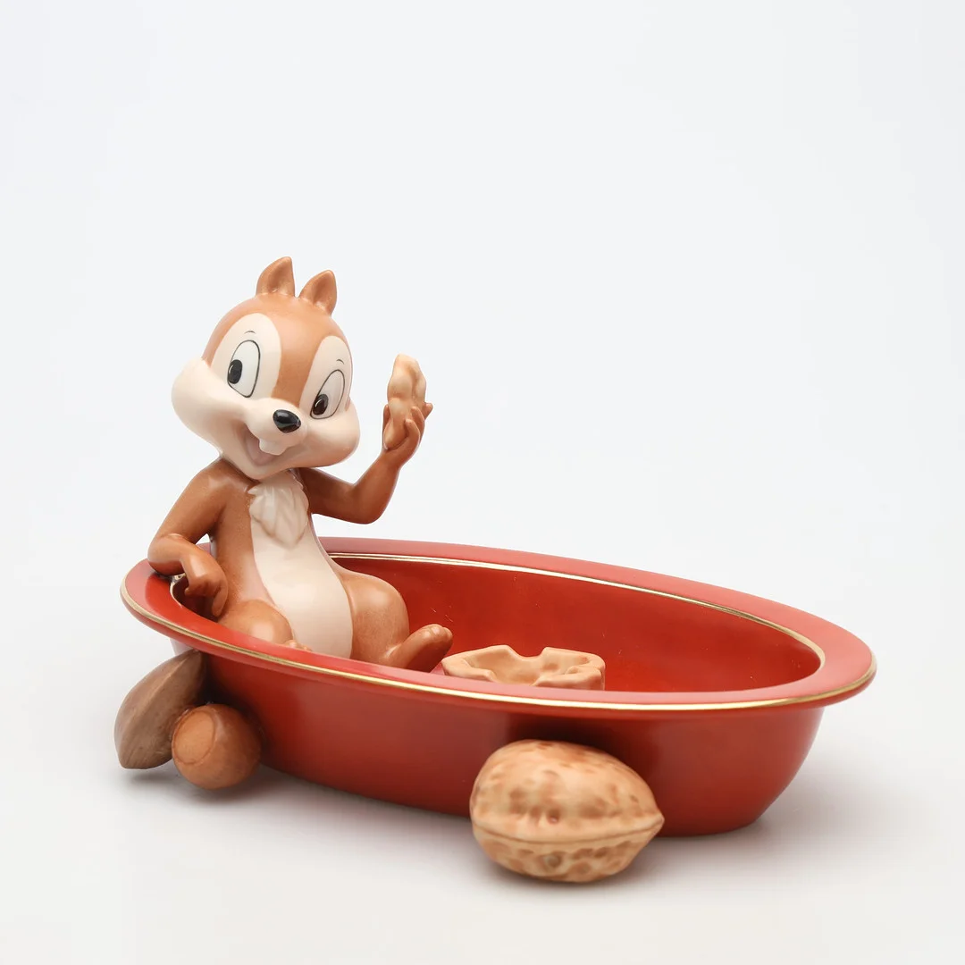 STEFAN LINDAHL. NÖTSKÅL, porslin, Piff, Fyrklövern Disney Collection. — European — Borås Auktionshall