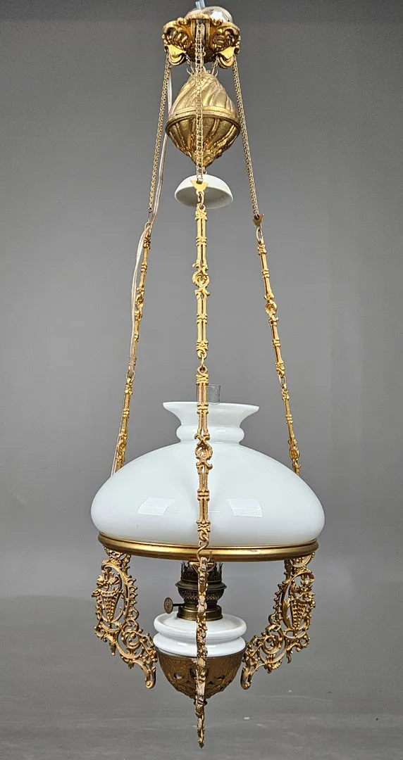 TAKLAMPA, fotogen, omkring 1900, höjd exklusive kedjor ca. 45 cm.