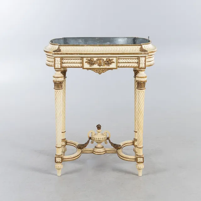 BLOMBORD, Louis XVI-stil, 1900-talets början.