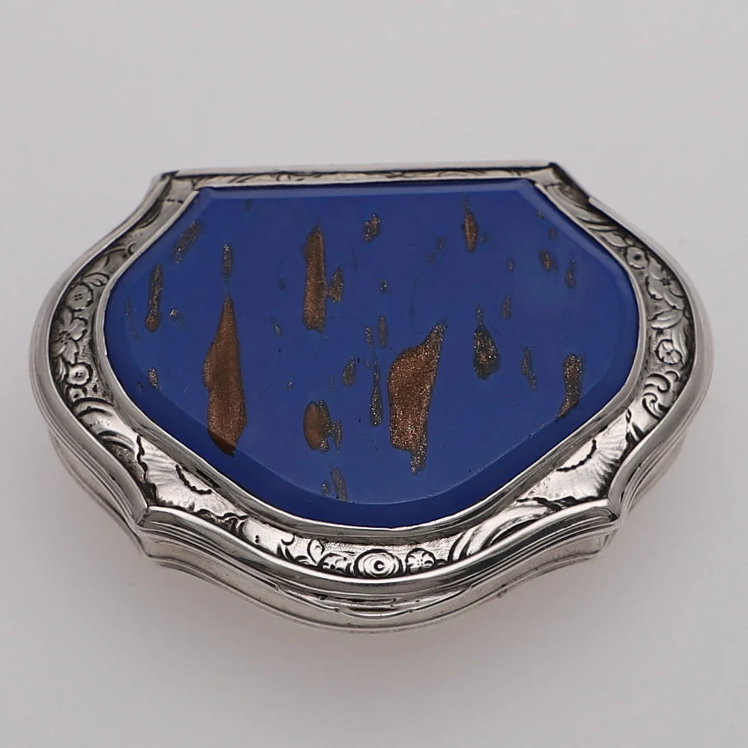 A GEORGE III MOUNTED SNUFF BOX. — Silver — Lawrences Auctioneers