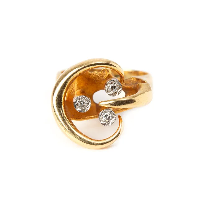 BJÖRN WECKSTRÖM. ring, 18K guld med tre åttkantslipade diamanter, totalt 0.06 ct, Lapponia, 1975.