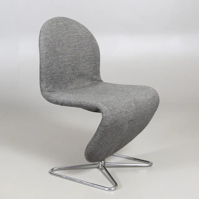 VERNER PANTON. Stol, "System 1-2-3", för Fritz Hansen, Danmark. Modellen formgiven år 1973.