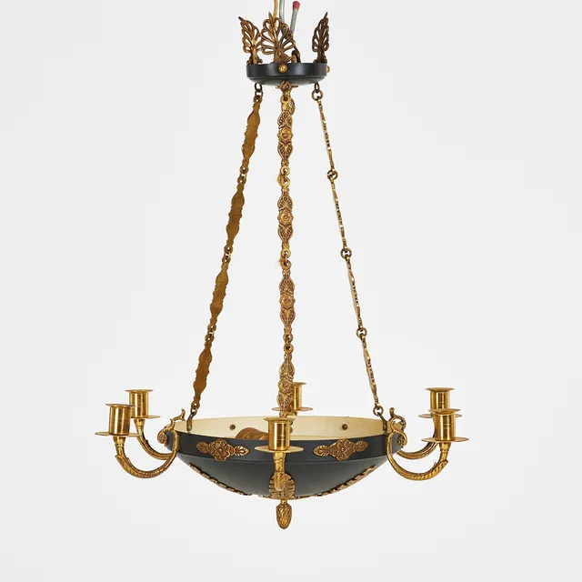 TAKAMPEL. Karl-Johan stil, 1900-talets början, sex ljusarmar, invändigt med en ljuspunkt, lackerad metall.