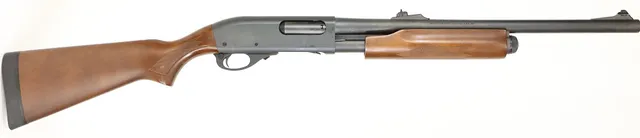 HAGELGEVÄR MED EXTRA HAGELPIPSET, fabrikat Remington, modell 870 Slug, kaliber 12/76, tillv.nr CC57096D, se-nr SE3171694.