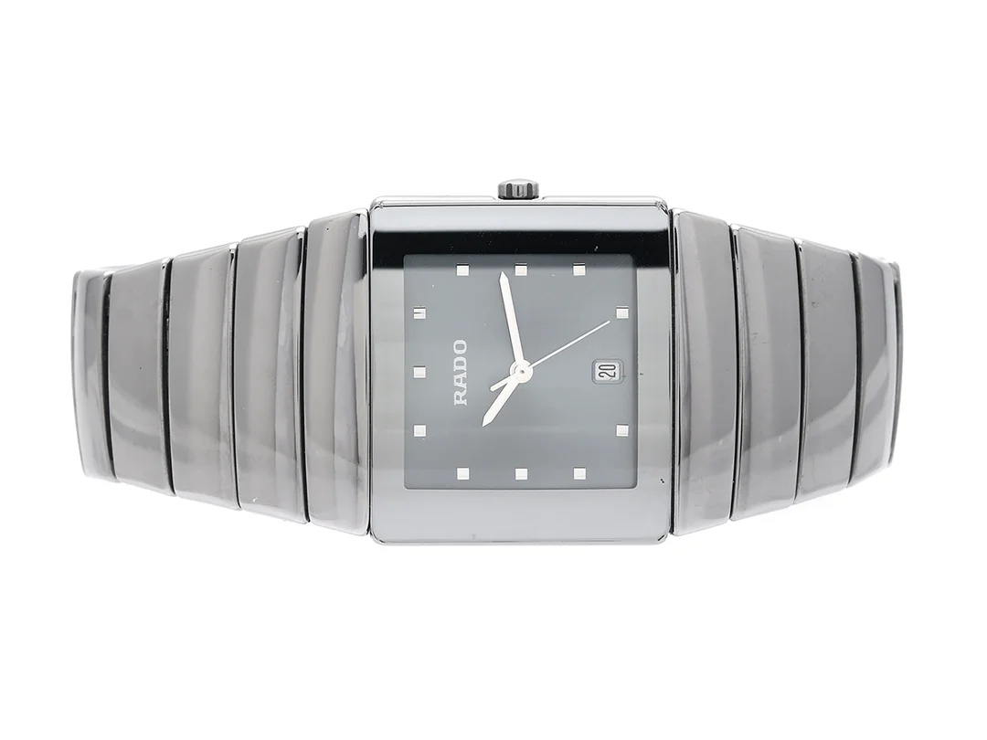 RADO, Sintra, Serie nr. 05774522, Boett nr. 152.0332.3, herrur, 28 x 25 (35) mm, high-tech ceramica, quartz, safirglas, datum, integrerad originallänk (skadad), OBS: längd 160 mm, viklås i titan, Ref nr.04498 , ca 2002. — Klockor/Rado — Kaplans