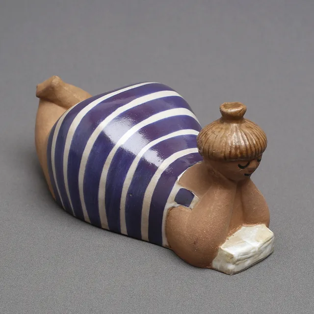LISA LARSON. FIGURIN, stengods, "Beata", ur serien ABC-flickorna, Gustavsberg.