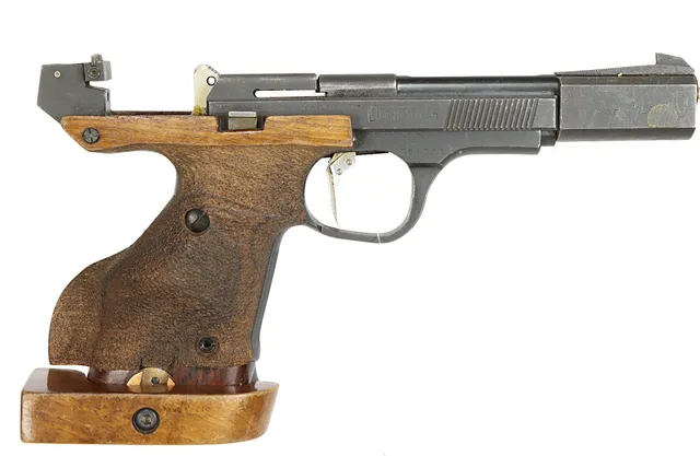 PISTOL, Halvautomatisk, fabrikat Unique, modell DES 69, kaliber .22LR, tillv.nr 761723.