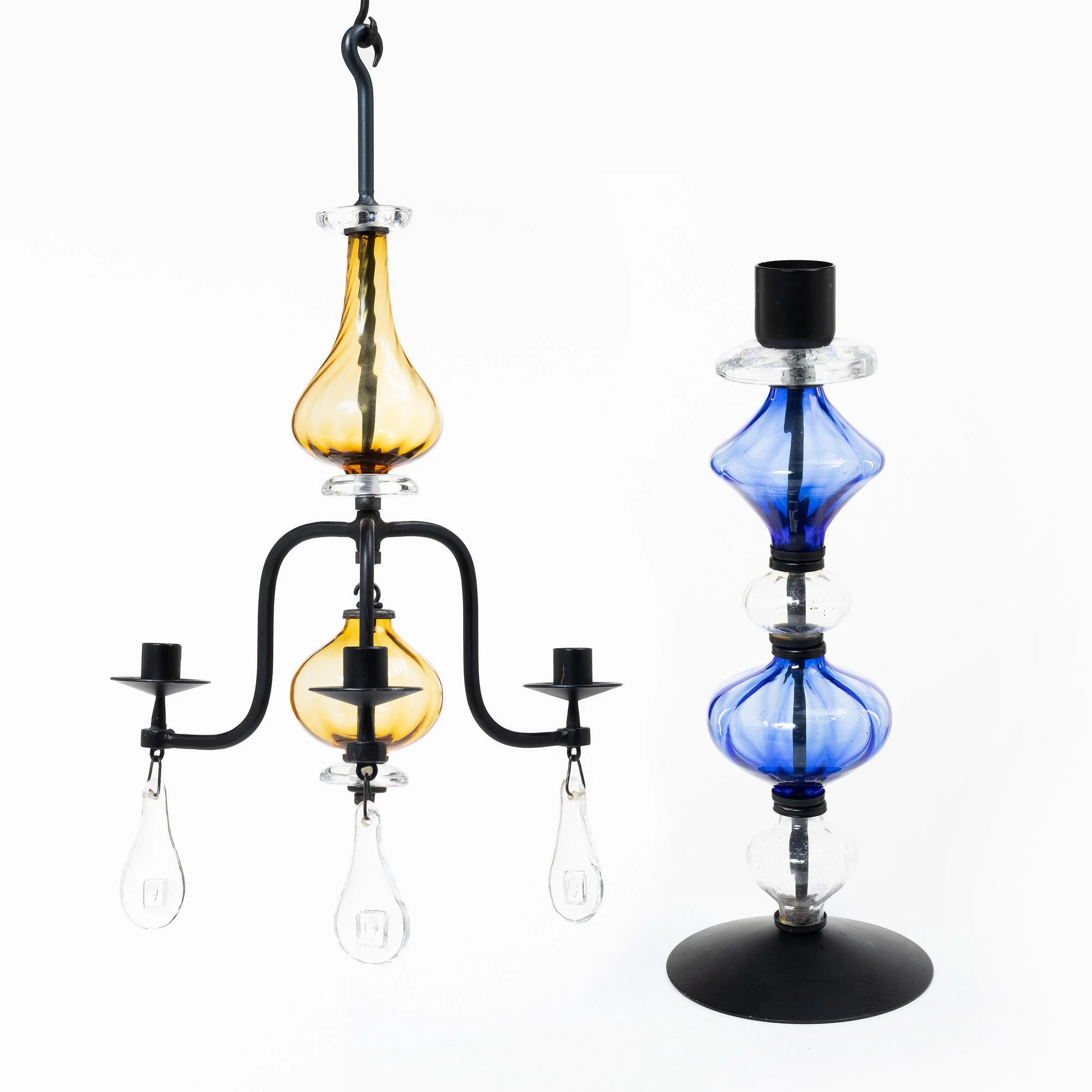 Erik Höglund, ljuskrona samt ljusstake, Boda Smide. — Design/Belysning — Bukowskis