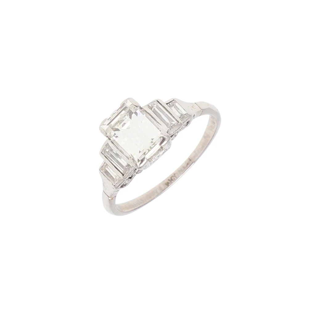 A DIAMOND SOLITAIRE RING. — Rings — Lawrences Auctioneers