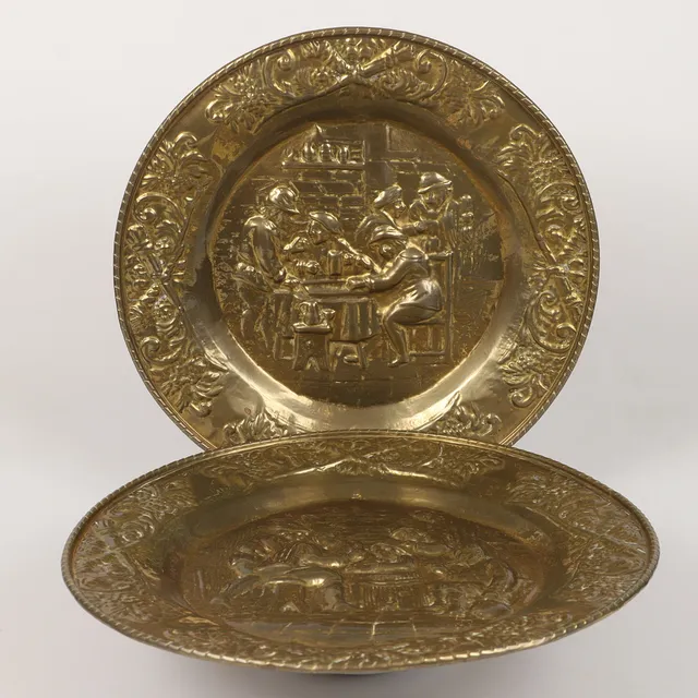VÄGGFAT, 2 stycken, mässingsplåt, 1900-tal.