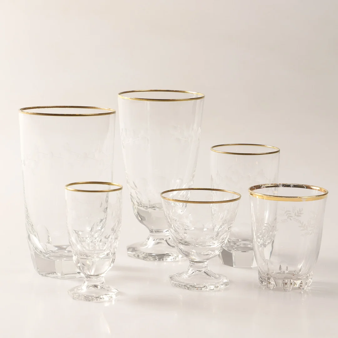 GLASSERVIS, 61 delar, med etsad dekor, 1900-tal. — Utility glass — Helsingborgs Auktionskammare